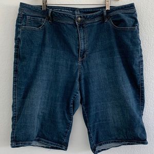 DENIM  SHORTS BERMUDA CLASSIC FIT HIGH RISE SIZE 22 STRETCH